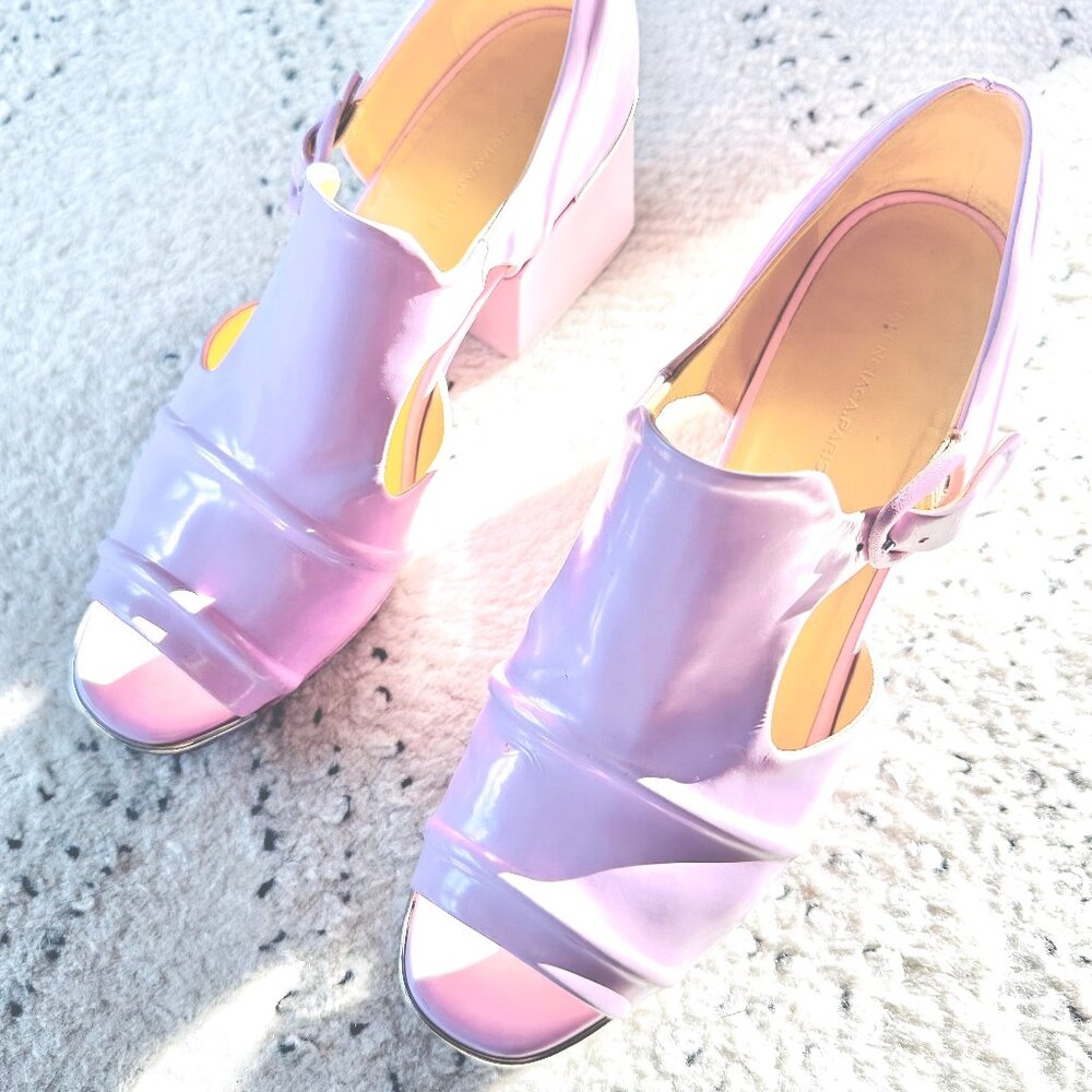 Balenciaga Leather Cutout Patent Leather Pink Block Heel Shoe. Size 39